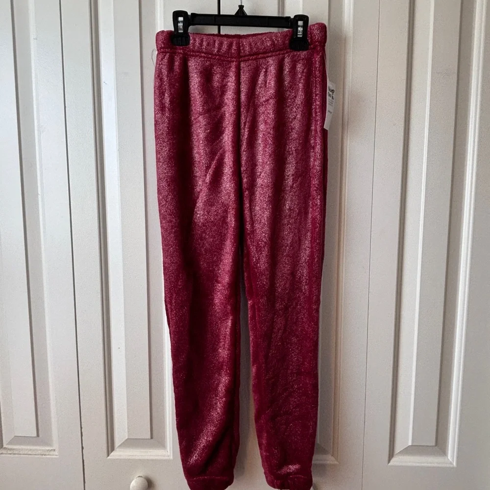 NWT Sleep On It Fleece Pajama Set in Berry
